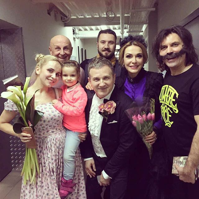 Прекрасная компания: Лилия Ребрик поделилась ярким фото с Юрием Горбуновым, Ольгой Сумской и другими звездами